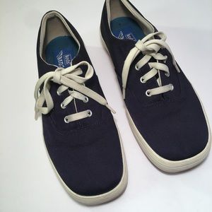 🥝 Navy Blue Square Toed Stretch Keds